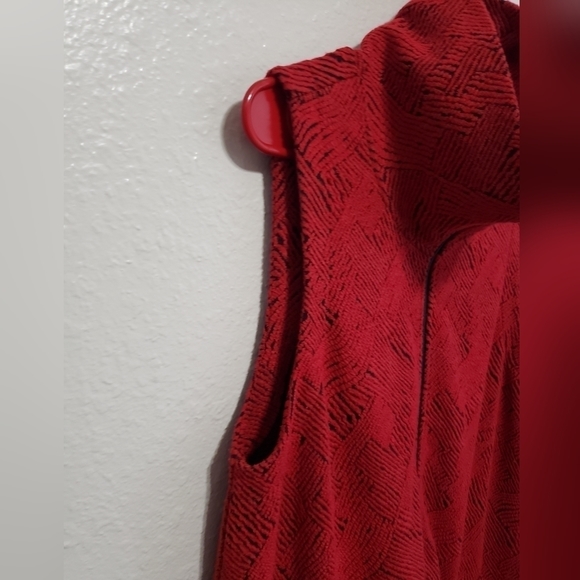 Woman's Habitat Vest, Size S - Picture 7 of 11